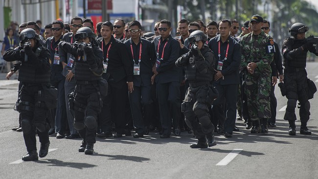Empat orang itu dicurigai karena beraktivitas di masjid hingga beberapa jam. Keempatnya masih dalam pemeriksaan Polrestabes Bandung.