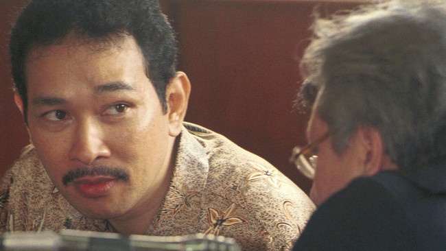 Putra bungsu mendiang Presiden Kedua RI Soeharto, Hutomo Mandala Putra berkicau ihwal munculnya simbol palu arit dalam sebuah acara karnaval di Madura.