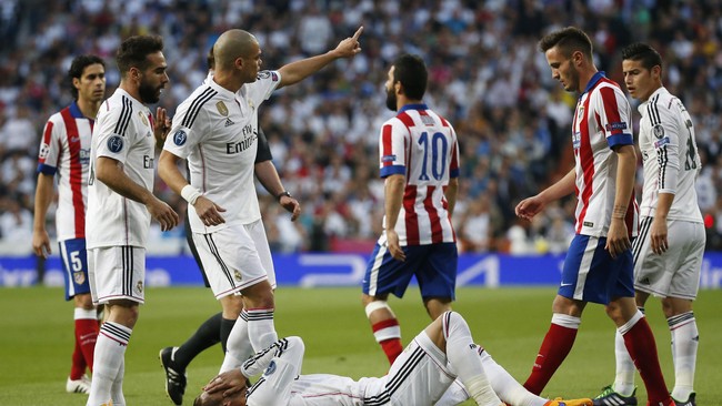 Aksi menunggu dan menyerang kedua kubu yang dipertontonkan di babak pertama hingga tak ada gol tercipta di babak pertam, baik bagi El Real, pun Atletico.