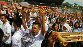 Tanah Pasundan Jadi Lautan Angklung