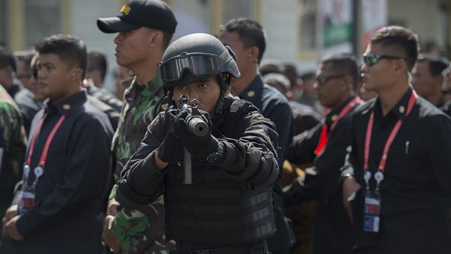 Hingga kini, tiga pelaku penikaman anggota Paspampres itu masih dalam pengejaran. Posisi ketiganya pun sudah terdeteksi polisi.