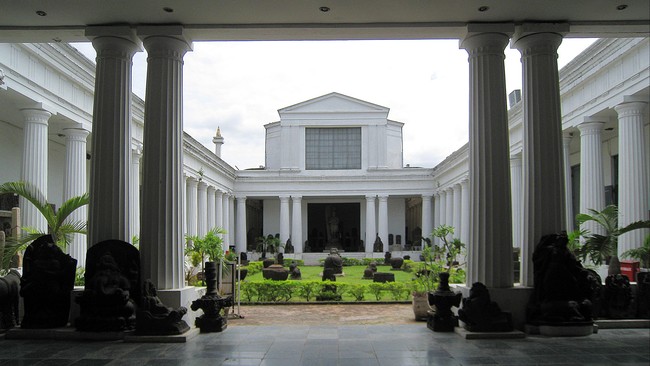 Museum Nasional akan ditutup sementara imbas terjadinya kebakaran pada Sabtu (16/9) malam.