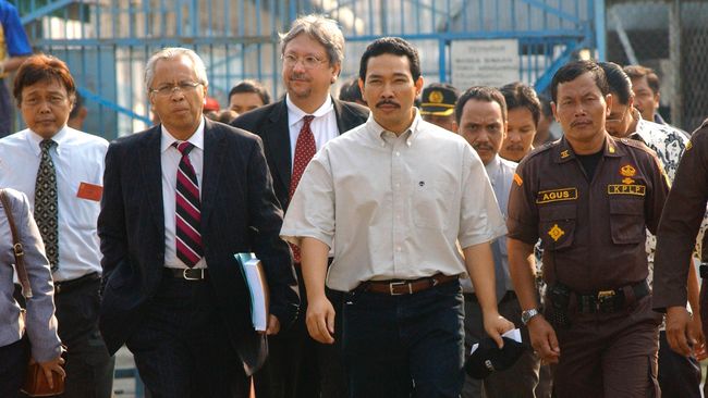 OC Kaligis: Dari Soeharto, Ariel Peterpan hingga Nazaruddin Pengacara OC Kaligis pernah menjadi pengacara Soeharto bersama Plt Pimpinan KPK Indriyanto Seno Adji.