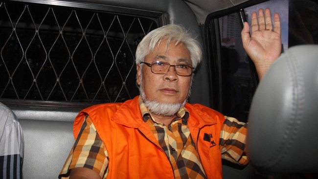 Hari ini KPK menjadwalkan pemeriksaan Direktur Pengolahan PT Pertamina Suroso Atmomaryoto atas korupsi pengadaam Tetraethyl Lead (TEL) pada 2003 silam.