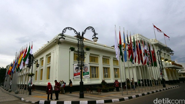 Presiden kelima Indonesia Megawati Soekarnoputri ikut menghadiri peringatan ke-62 Konferensi Asia Afrika di Istana Negara, Jakarta, hari ini.