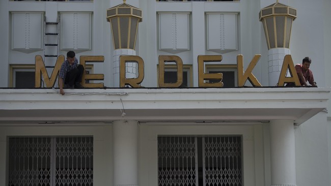 Para delegasi peserta napak tilas Konferensi Asia Afrika esok akan mengulang sejarah dengan mengisi buku tamu di Hotel Savoy Homann yang dulu dipakai.