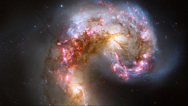 Telesko Hubble yang sudah mengangkasa 25 tahun dianggap sebagai 'mata' di antariksa karena mampu mampu memperlihatkan kondisi terkini antariksa dalam gambar.