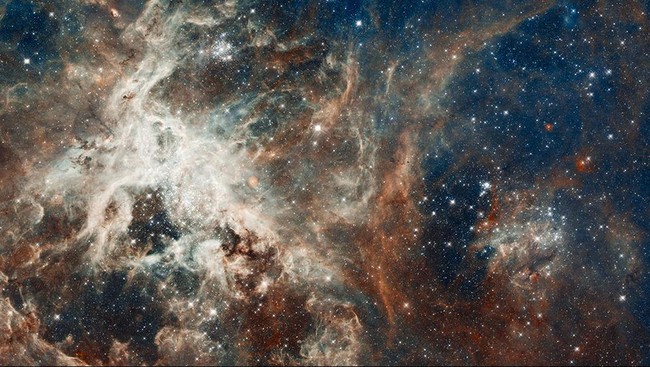 Telesko Hubble yang sudah mengangkasa 25 tahun dianggap sebagai 'mata' di antariksa karena mampu mampu memperlihatkan kondisi terkini antariksa dalam gambar.