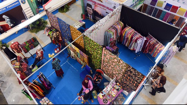 Tanpa permintaan kredit yang muncul akibat peningkatan daya beli masyarakat, kebijakan memangkas kredit UMKM akan menjadi sia-sia.