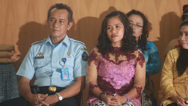 Keluarga mendapat undangan mendadak ke Nusakambangan. Undangan ini diduga terkait dengan makin dekatnya waktu pelaksanaan ekeskusi mati.