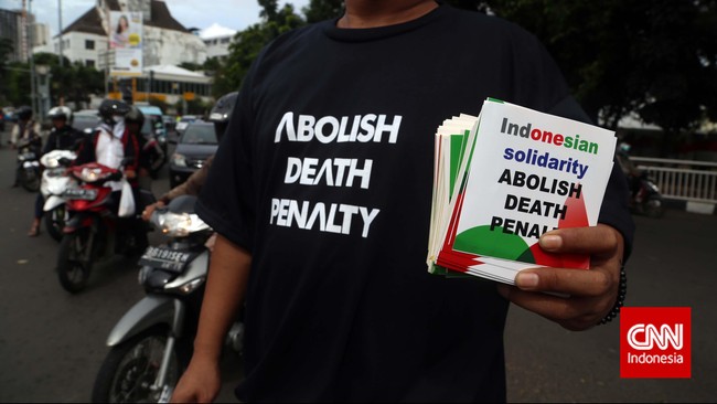 Keluarga dan mantan terpidana mendesak pemerintah meninjau kembali pelaksanaan hukuman mati mengingat masih banyak kejanggalan dalam proses peradilan.