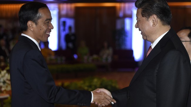 Ketua Tim Ahli Wakil Presiden Sofjan Wanandi menilai Indonesia sebaiknya mengutamakan menjaga hubungan dagang dengan China.