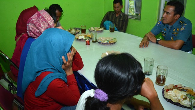 Penolakan itu dilakukan oleh petugas imigrasi di sejumlah daerah di Indonesia. Ditjen Imigrasi hendak mencegah terjadinya praktik perdagangan manusia.