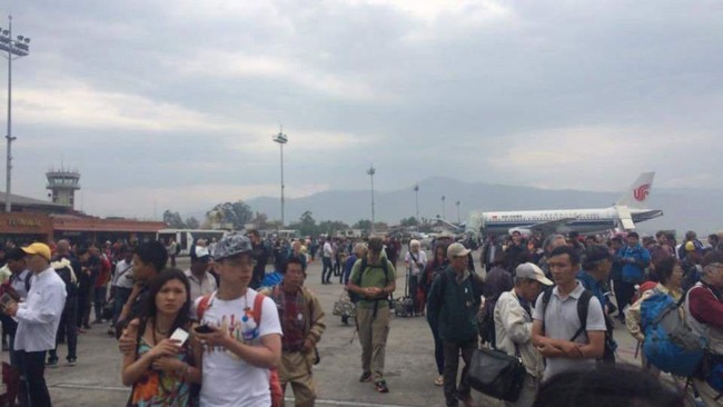 Warga di Nepal bercerita soal bagaimana pengalaman mengerikan saat gempa 7,9 SR mengguncang, dan upaya mereka menyelamatkan diri.