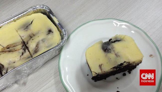 Mungkin penganan manis ini belum setenar oleh-oleh Bogor yang lain, tapi Anda patut mencobanya, apalagi buat para pencinta pisang.