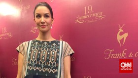 Nadya Hutagalung Desain Perhiasan Untuk Kampanye Gajah