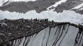 Cuaca Cerah, Helikopter Angkut Pendaki dari Everest