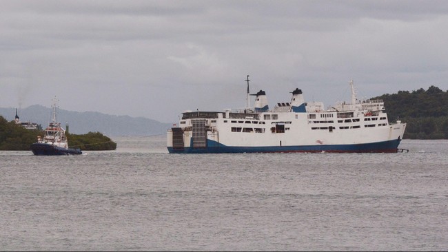 Proses evakuasi penumpang KMP Mutiara Persada II di dekat pelabuhan Bakauheni selesai pada pukul 12.40 WIB. Sebanyak 516 penumpang dibawa ke Bakauheni.
