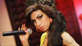 Amy Winehouse 'Kembali' ke Panggung Grammy Awards
