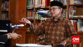 Tolak Minta Maaf G30S, Jokowi Dibandingkan dengan Habibie