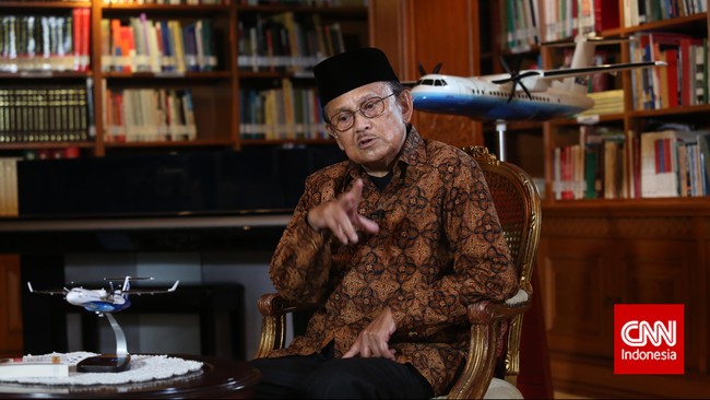 Presiden RI ke-3 BJ Habibie memberikan pesan pada tiga pasangan calon Gubernur dan Wakil Gubernur DKI Jakarta yang diundangnya datang ke kediamannya.