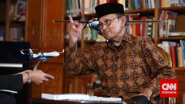 Saat BJ Habibie baru menjabat Presiden RI, dia meminta maaf kepada rakyat Indonesia, terutama masyarakat Aceh, akibat operasi militer di Aceh selama 10 tahun.