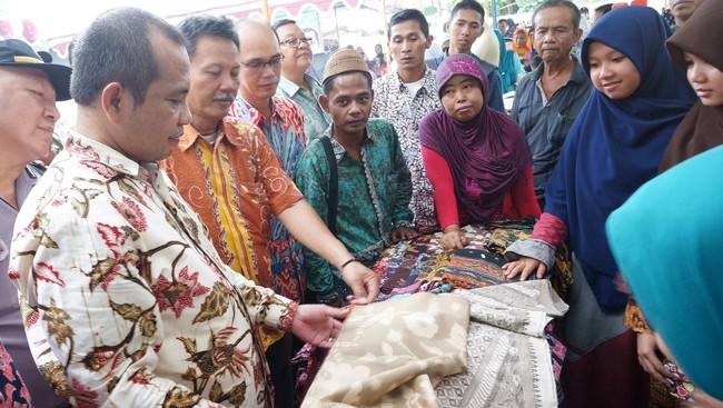 Pasar desa merupakan salah satu program unggulan Kementerian Desa, Pembangunan Daerah Tertinggal, dan Transmigrasi.