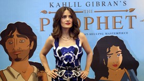 Salutasi Salma Hayek bagi Tanah Leluhur Lebanon