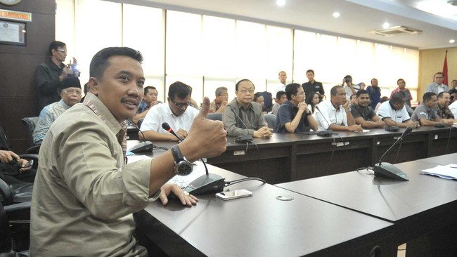 Bibit Samad Rianto berkata bahwa dirinya belum menerima surat pemanggilan resmi, namun ia siap membenahi keruwetan sepak bola Indonesia jika dipercaya.