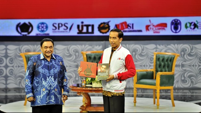 Salah satu tokoh yang mendapat penghargaan adalah pendiri Detikcom, Budiono Dharsono. Ia mendapat penghargaan untuk kategori Pelopor Media Siber.