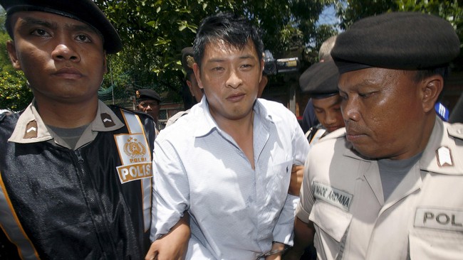 Satu hari menjelang ajalnya, Andrew Chan mempersunting Febyanti Herewila menjadi istrinya. Kebahagiaan yang sangat sederhana di antara pusaran sengsara.