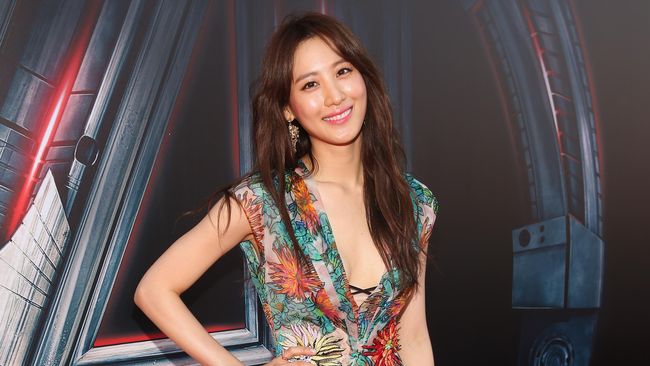 Pemeran Dr. Cho dalam Avengers: Age of Ultron adalah Claudia Kim alias Soo Hyun. Ia merupakan aktris cantik dari Korea.