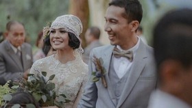 Andien Pamer Foto Pernikahan Bahagia di Tengah Hutan Pinus