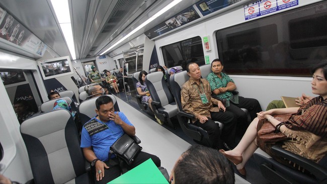 Tanpa stasiun penghubung di lintasan kereta Bandara Kualanamu, pengguna kereta bandara dari Medan menjadi minim.