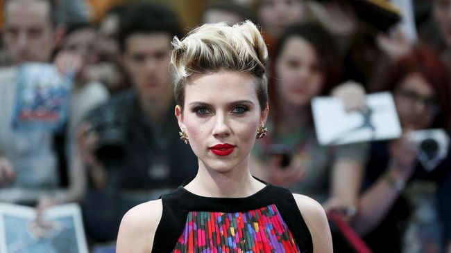 Scarlett Johansson menikah dengan Romain Dauriac selama kurang lebih dua tahun. Mereka bertemu lewat seorang teman yang juga seniman tato.