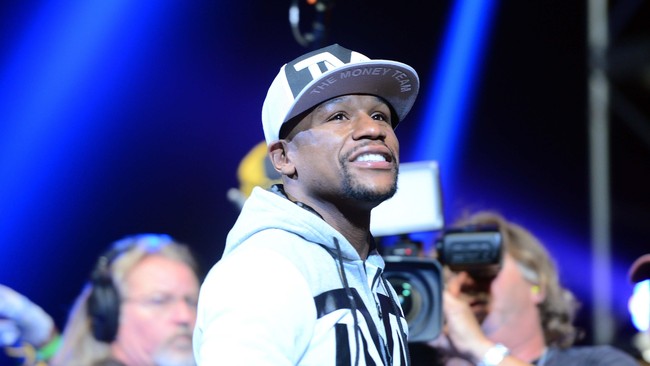 Mayweather menyindir Pacquiao akan mendapatkan uang lebih sedikit dari pertarungan ini. Mayweather menganggap Top Rank tidak berlaku adil terhadap Pacman.