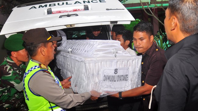 Dari 14 terpidana mati, empat tewas tertembus timah panas dan eksekusi 10 lainnya ditunda.