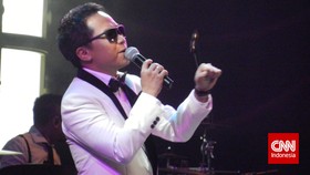 Bebi Romeo Incar Sandhy Sondoro Demi 'Wanita'