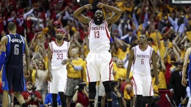 Houston Rockets akhirnya lolos lagi dari babak pertama play-Off NBA setelah 2009 silam. Kali ini Rockets lolos karena menyingkirkan Dallas Mavericks.