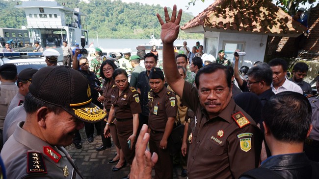 Menteri Kehakiman Filipina minta bicara langsung dengan Jaksa Agung RI Prasetyo terkait kasus Mary Jane atas nama semangat kerjasama ASEAN.