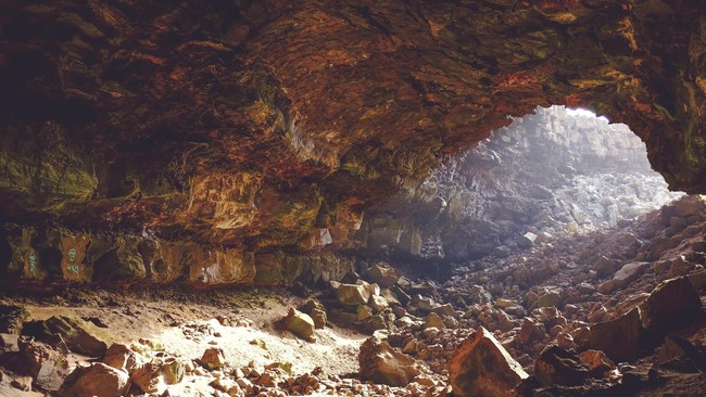 Penjelajah gua di Inggris seolah kembali ke masa lalu ketika menemukan benda-benda kuno peninggalan para penambang.