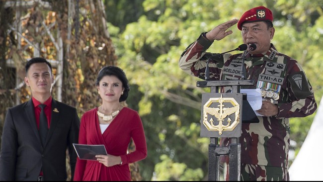 Panglima TNI Jenderal Moeldoko mengatakan dalam rapat bersama Komisi I DPR, pihaknya membahas anggaran dan perkembangan program TNI selama ini.