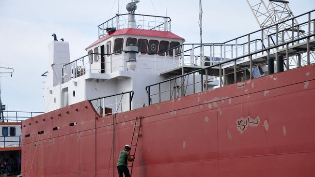 Jokowi Berencana Terbitkan Aturan Larangan Impor Kapal Tidak hanya BUMN, larangan impor kapal juga akan dilakukan Jokowi terhadap perusahaan asing yang beroperasi di Indonesia.