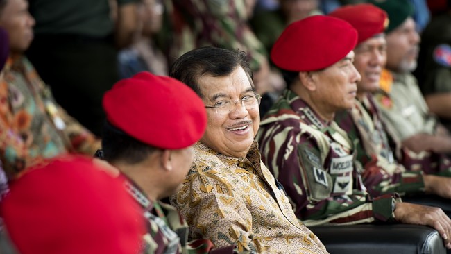 "Insya Allah saya akan seumur hidup dengan Anda (Paspampres). Anda adalah keluarga Saya," kata JK