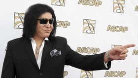 Gene Simmons 'KISS' Diboikot karena 'Menggila' di Stasiun TV