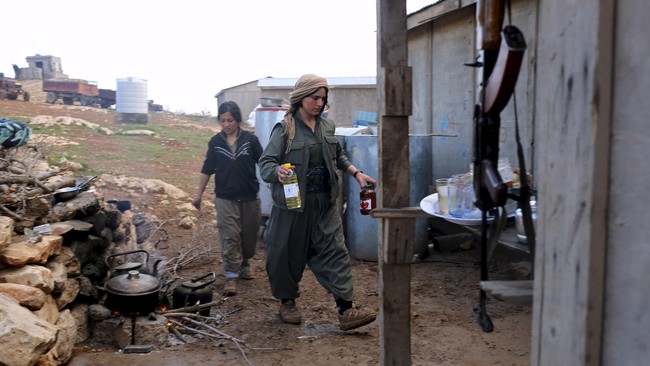 Serangan terhadap militer dan polisi Turki ini terjadi menyusul serangan udara Turki ke kamp militan Kurdi, PKK, di Irak Utara sejak akhir Juli.