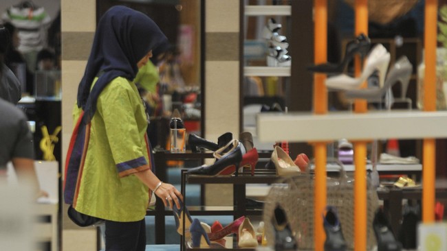 THR Tak Boleh Mundur Agar Daya Beli Tak Kendur Lawan Corona Pemberian THR PNS dapat menjadi bantalan konsumsi masyarakat di tengah wabah virus corona.