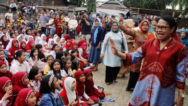 Menteri Yohana Yembise menilai banyaknya keterwakilan perempuan di parlemen dapat lebih kencang bersuara soal perlindungan anak dan perempuan.