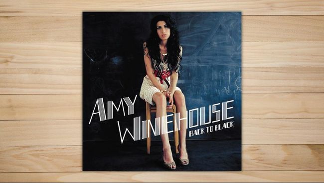 Bos Universal Music Inggris, David Joseph mengaku membakar materi rekaman Amy agar karyanya tidak digunakan oleh sembarang orang.