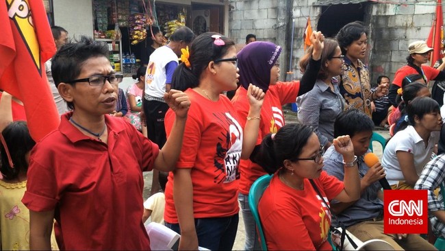 Namaku Adon. Usiaku 32 tahun. Aku seorang pria transgender, atau yang sering disebut priawan. Sesuai pilihanku, aku lebih nyaman berpakaian seperti pria